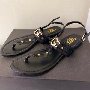 T-strap flat sandals